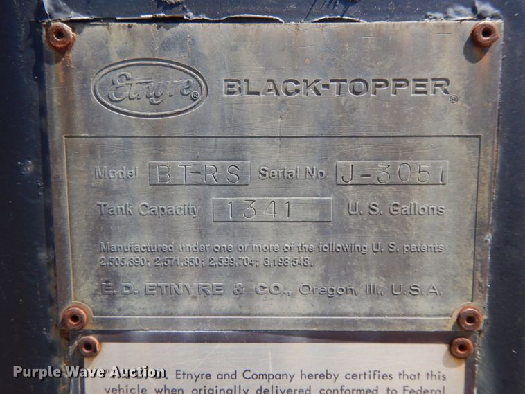 image for item IL9346 1993 International 4600  oil distributor truck