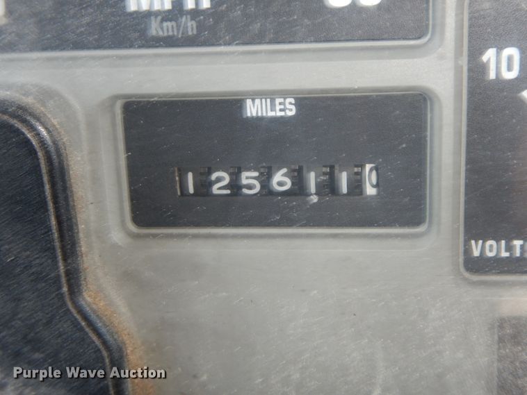 image for item IL9346 1993 International 4600  oil distributor truck