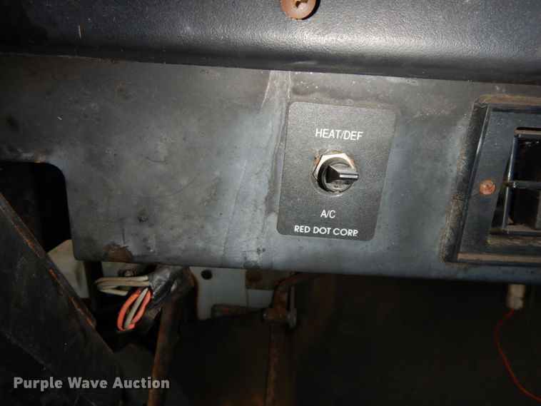 image for item IL9346 1993 International 4600  oil distributor truck