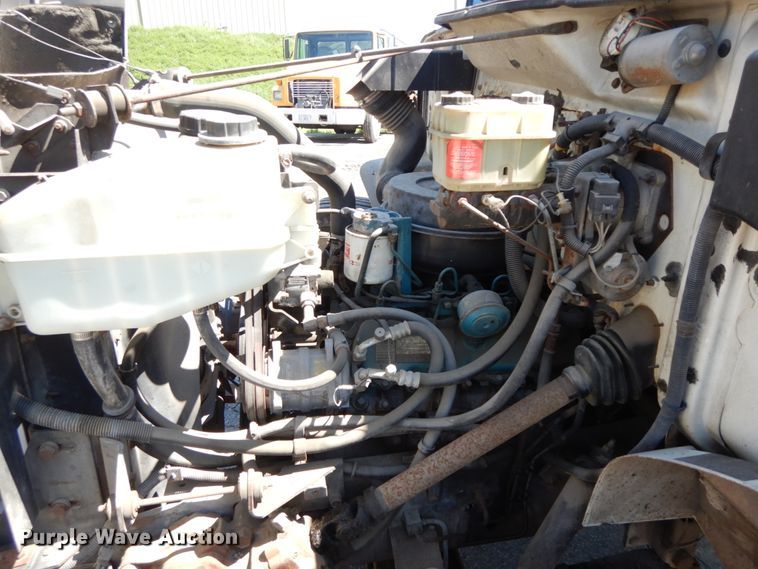 image for item IL9346 1993 International 4600  oil distributor truck