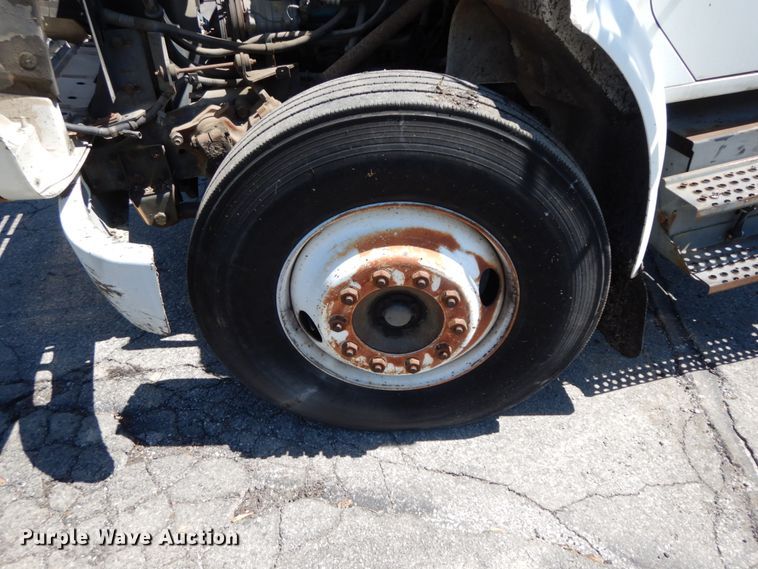 image for item IL9346 1993 International 4600  oil distributor truck