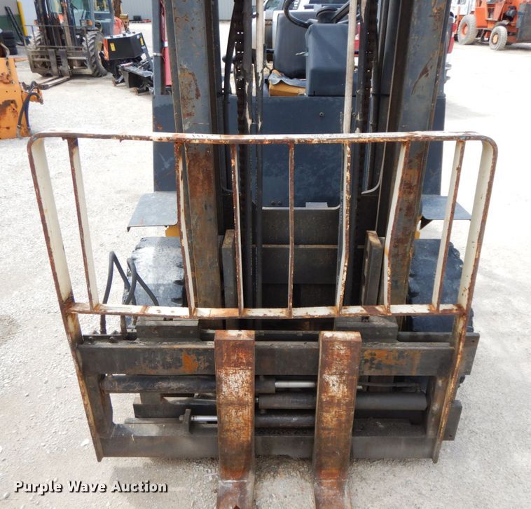 image for item IL9353 1993 Yale GLP080LFNSBY098  forklift