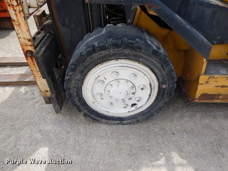 image for item IL9353 1993 Yale GLP080LFNSBY098  forklift