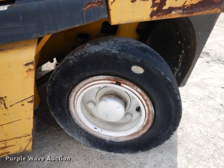 image for item IL9353 1993 Yale GLP080LFNSBY098  forklift