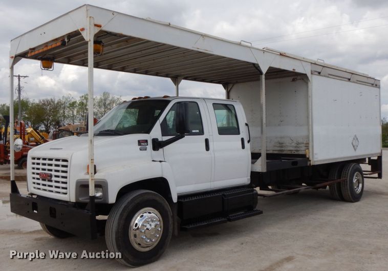 image for item IL9356 2006 GMC C7500  Crew Cab box truck