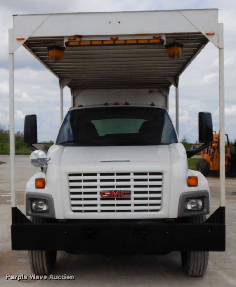 image for item IL9356 2006 GMC C7500  Crew Cab box truck