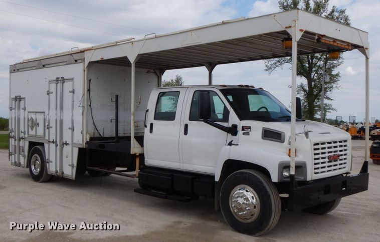 image for item IL9356 2006 GMC C7500  Crew Cab box truck