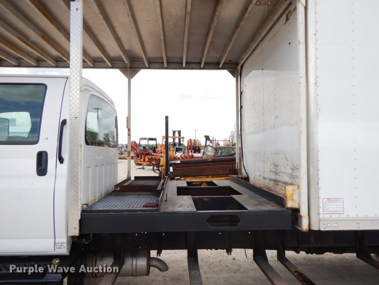 image for item IL9356 2006 GMC C7500  Crew Cab box truck