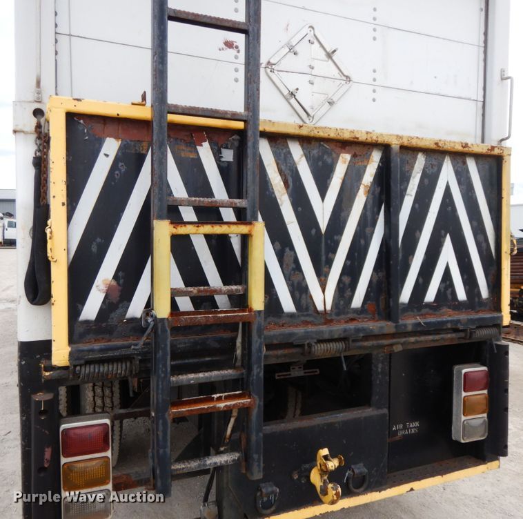 image for item IL9356 2006 GMC C7500  Crew Cab box truck