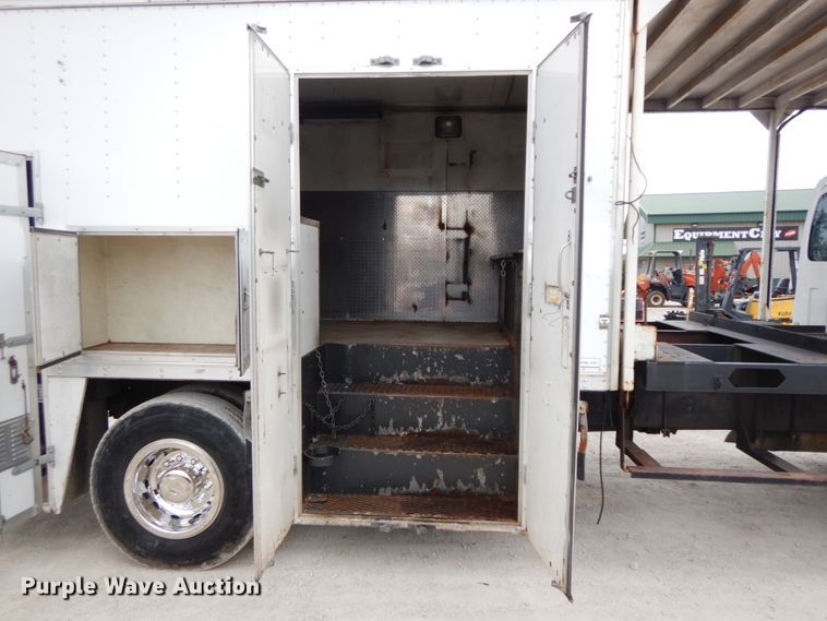 image for item IL9356 2006 GMC C7500  Crew Cab box truck