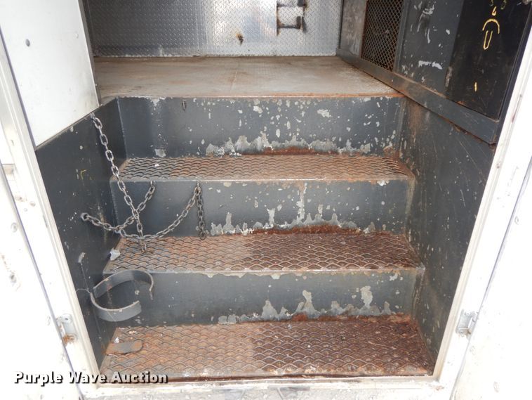 image for item IL9356 2006 GMC C7500  Crew Cab box truck