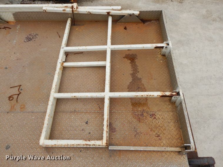 image for item IL9356 2006 GMC C7500  Crew Cab box truck