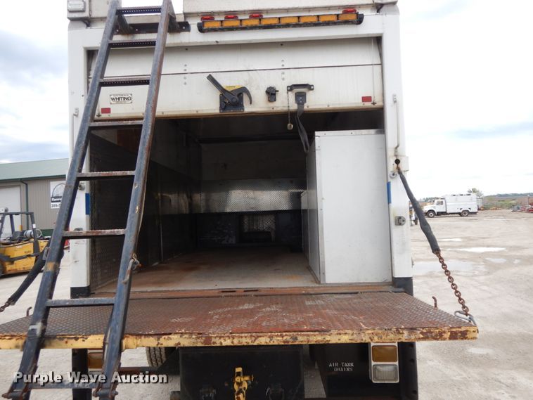 image for item IL9356 2006 GMC C7500  Crew Cab box truck