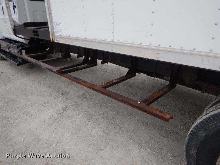 image for item IL9356 2006 GMC C7500  Crew Cab box truck