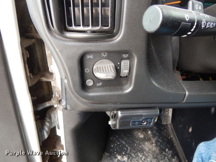 image for item IL9356 2006 GMC C7500  Crew Cab box truck