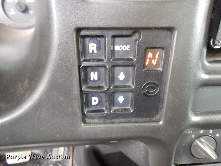 image for item IL9356 2006 GMC C7500  Crew Cab box truck