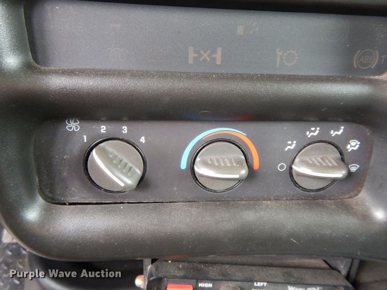 image for item IL9356 2006 GMC C7500  Crew Cab box truck