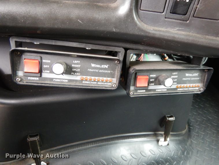 image for item IL9356 2006 GMC C7500  Crew Cab box truck