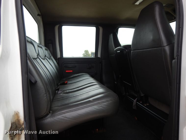 image for item IL9356 2006 GMC C7500  Crew Cab box truck