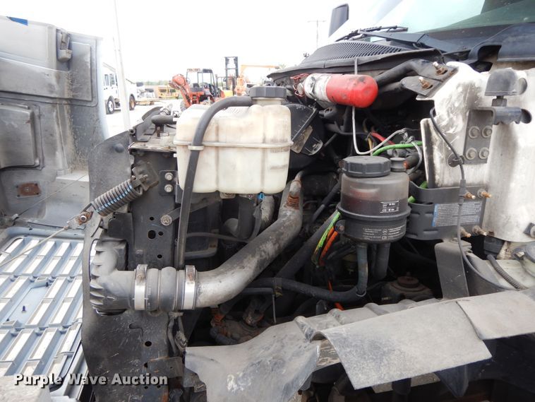 image for item IL9356 2006 GMC C7500  Crew Cab box truck