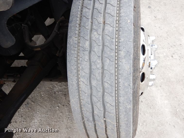 image for item IL9356 2006 GMC C7500  Crew Cab box truck