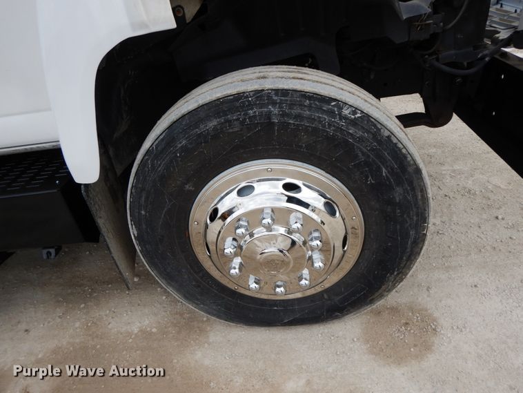 image for item IL9356 2006 GMC C7500  Crew Cab box truck