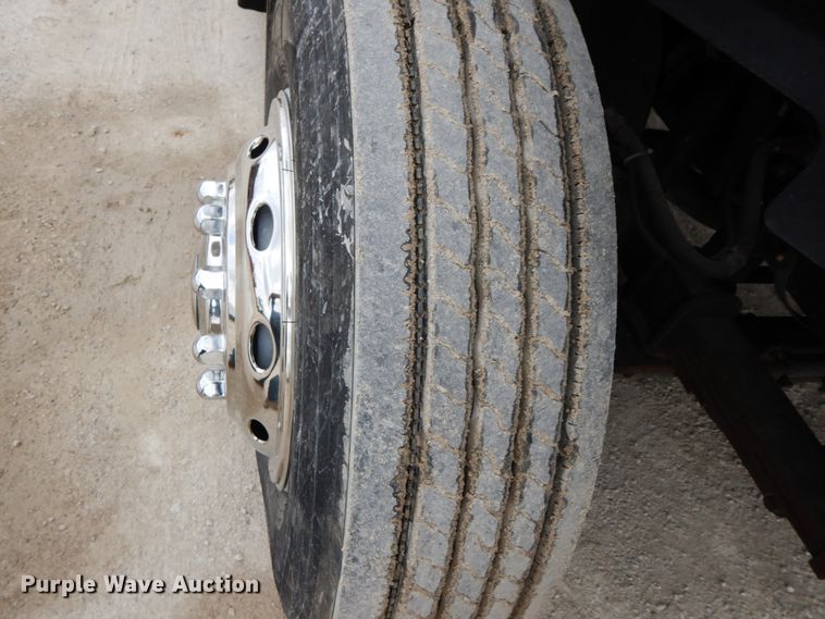 image for item IL9356 2006 GMC C7500  Crew Cab box truck