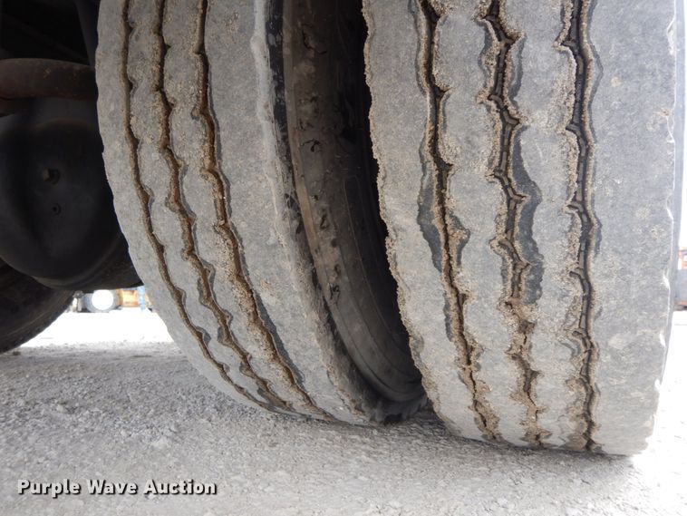 image for item IL9356 2006 GMC C7500  Crew Cab box truck