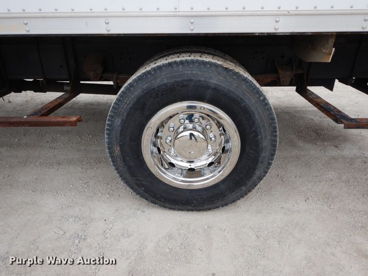 image for item IL9356 2006 GMC C7500  Crew Cab box truck