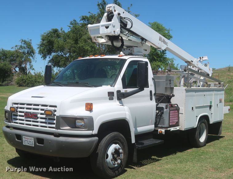 image for item IO9092 2009 GMC C5500  bucket truck