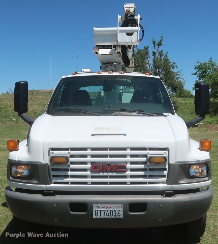 image for item IO9092 2009 GMC C5500  bucket truck