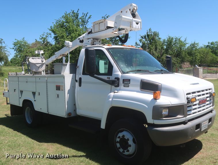 image for item IO9092 2009 GMC C5500  bucket truck