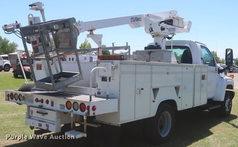 image for item IO9092 2009 GMC C5500  bucket truck