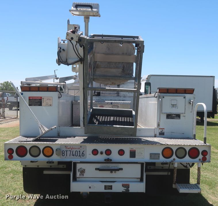 image for item IO9092 2009 GMC C5500  bucket truck