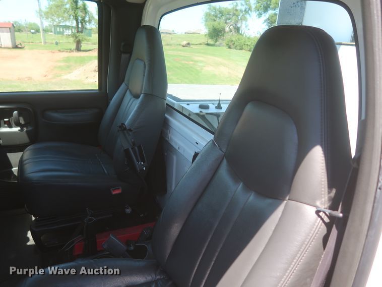 image for item IO9092 2009 GMC C5500  bucket truck