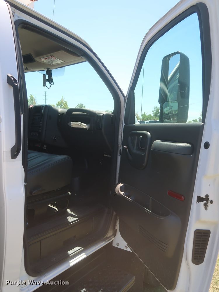 image for item IO9092 2009 GMC C5500  bucket truck