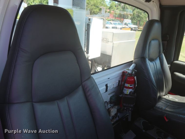 image for item IO9092 2009 GMC C5500  bucket truck