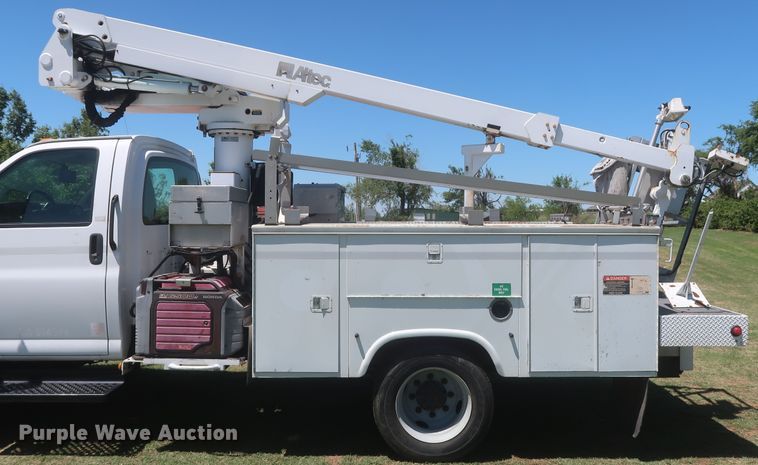 image for item IO9092 2009 GMC C5500  bucket truck