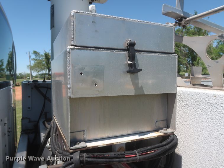 image for item IO9092 2009 GMC C5500  bucket truck