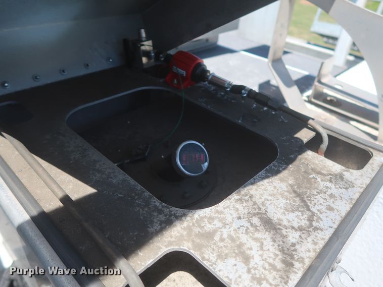 image for item IO9092 2009 GMC C5500  bucket truck