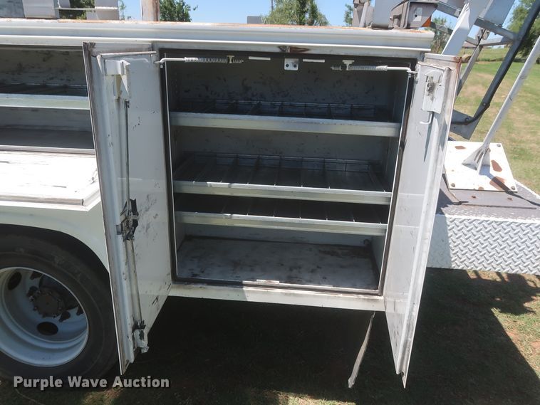 image for item IO9092 2009 GMC C5500  bucket truck