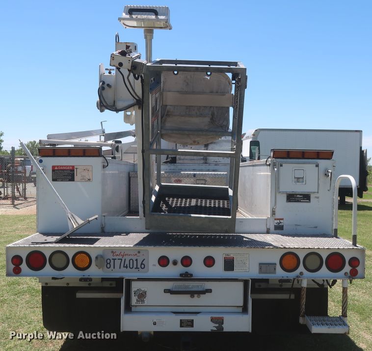 image for item IO9092 2009 GMC C5500  bucket truck