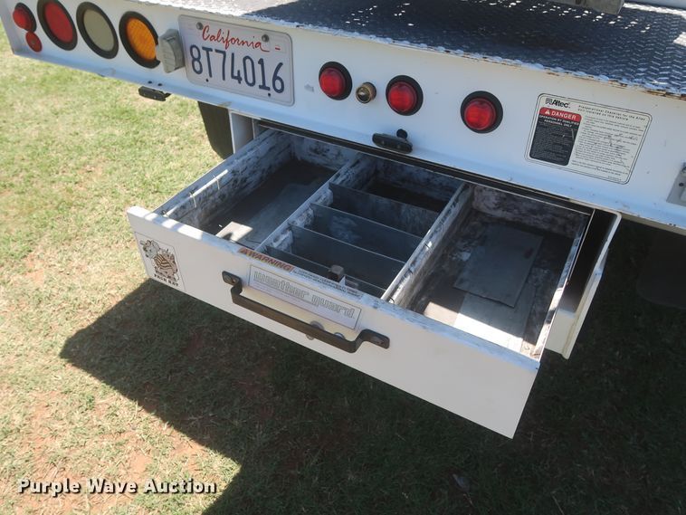 image for item IO9092 2009 GMC C5500  bucket truck