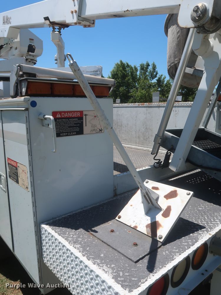 image for item IO9092 2009 GMC C5500  bucket truck