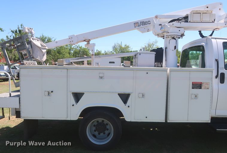 image for item IO9092 2009 GMC C5500  bucket truck