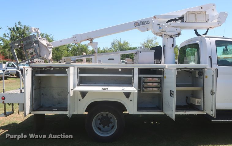 image for item IO9092 2009 GMC C5500  bucket truck