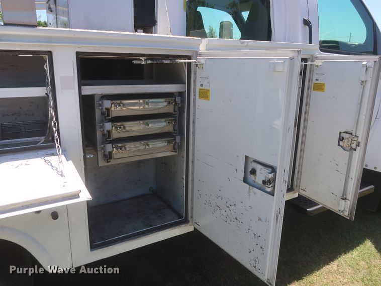 image for item IO9092 2009 GMC C5500  bucket truck