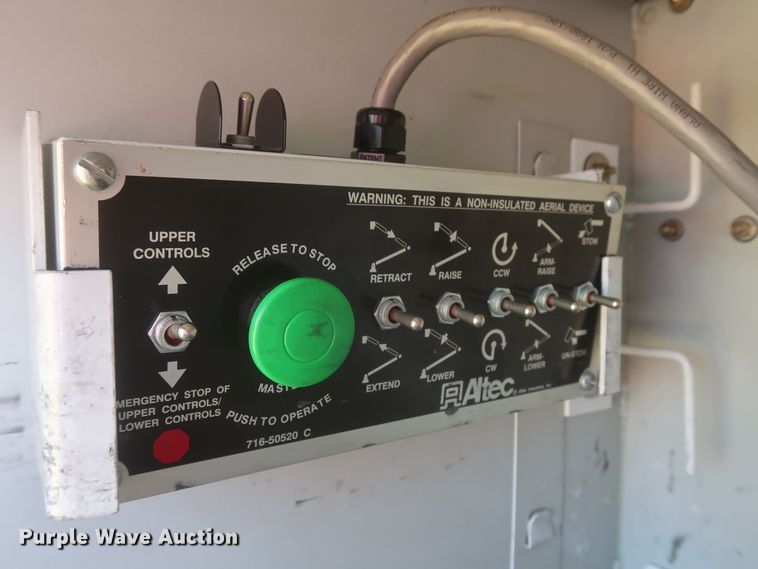 image for item IO9092 2009 GMC C5500  bucket truck