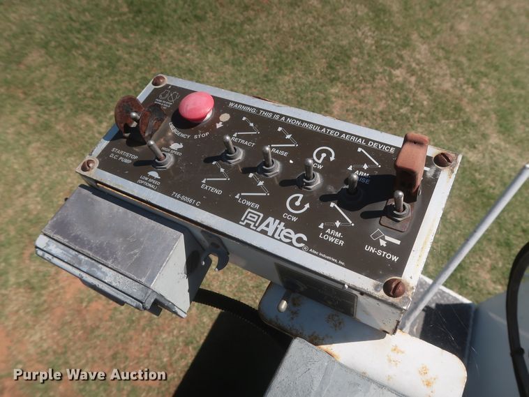 image for item IO9092 2009 GMC C5500  bucket truck