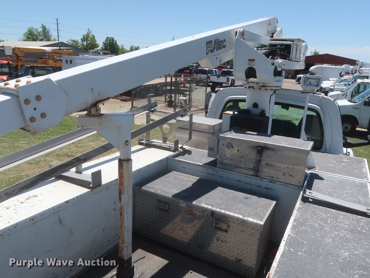 image for item IO9092 2009 GMC C5500  bucket truck